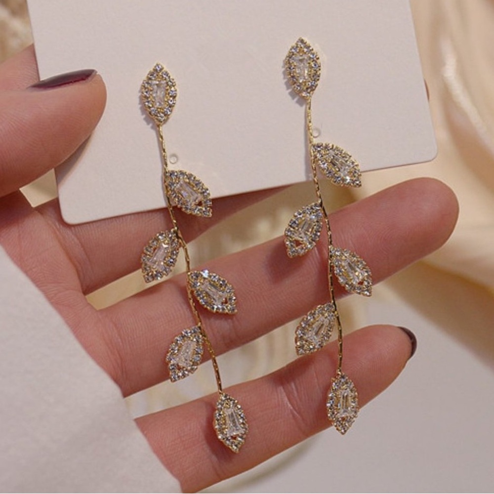 Elegant Gold Leaf Drop Earrings
